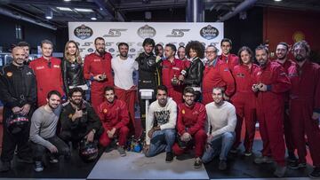 Carlos Sainz con los periodistas que cubren el Mundial de F&oacute;rmula 1. 