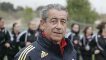 Ángel Vilda: "La estrategia es vital en el fútbol femenino; es el 60% de los goles"