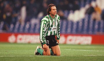 Jugó con el Betis en dos intervalos de 1995 a 2000 y de 2002 a 2005.