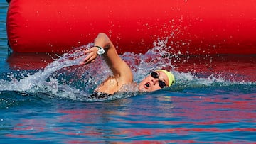 No es solo nadar: estos son los ejercicios que puedes hacer en el agua para perder peso
