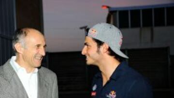 Franz Tost, director deportivo de Toro Rosso, junto a Sainz Jr.