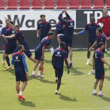 Levante y Valencia luchan por acabar el primero de la ciudad