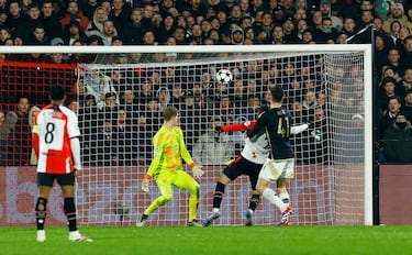 Santi Giménez comanda un vendaval llamado Feyenoord