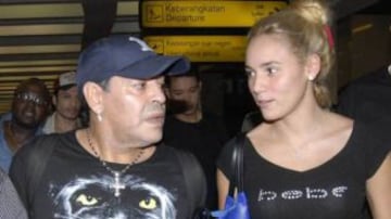 Diego Maradona fue acusado de agresi&oacute;n por su ex novia.