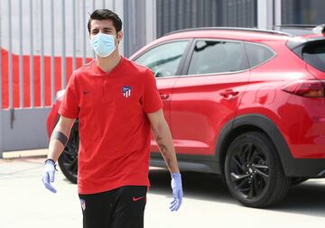 Morata jugador del Atlético de Madrid llegando a realizarse los test del Covid-19 y serológicos.