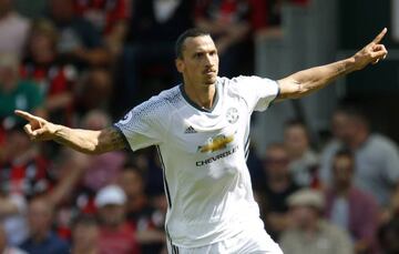 Zlatan Ibrahimovic marcó con el Manchester United.