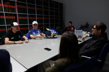 Lorenzo Santolino y Javi Vega visitan la redaccin de AS.
