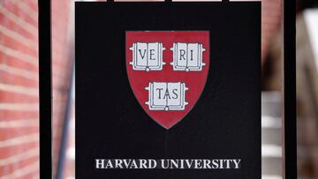 FILE PHOTO: A sign hangs on a gate of a building at Harvard University in Cambridge, Massachusetts, U.S., July 6, 2023. REUTERS/Brian Snyder/File Photo