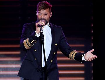 Ricky Martin alcanzó el éxito internacional con su sencillo “Livin’ la vida loca”; y desde aquel momento se ha colocado como uno de los músicos más relevantes en América. 