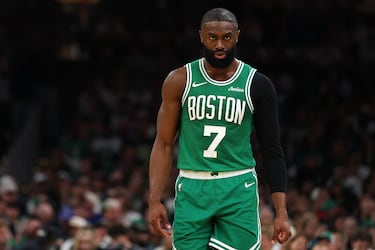 Embiid silencia a los Celtics