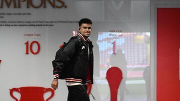 Luis Díaz regresa a Inglaterra para definir su futuro en Liverpool