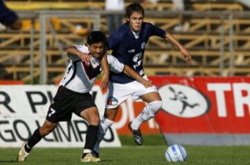 Se formó en la UC, jugó en Deportes Concepción, y milita actualmente en Puerto Montt. Fue seleccionado Sub 17 y Sub 20.