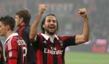 Yepes estuvo en el Milan. Participó en Champions, jugó 54 partidos y anotó dos goles.