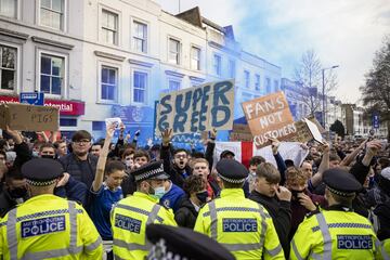 Los seguidores del Chelsea protestan contra la Superliga