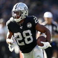 Josh Jacobs se queda en Las Vegas con los Raiders