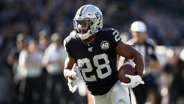 Josh Jacobs se queda en Las Vegas con los Raiders