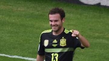 Mata celebra su gol a Australia.