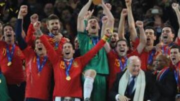 <b>PREMIADOS. </b>El título mundial conseguido por La Roja fue un hito en la historia del fútbol español.