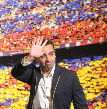 Xavi Hernández ha recibido un emotivo homenaje más, tras anunciar su marcha del Barcelona, en un acto institucional.