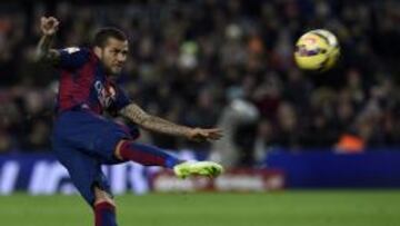 La agente de Dani Alves deja caer su salida: "Hay ofertas"