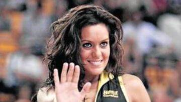 Les quiso parar y no pudoLa muchacha es canaria, olé todas sus islas. Y sí, salió, se puso delante de Messina y sus toreros en un tiempo muerto y les dio el alto: "¡P'a Madrid y sin rechistar!". No le hicieron caso, lo que es muy denunciable. En fin, ellos sabrán. Pero estas cosas, en tiempos de Ferrándiz no pasaban.