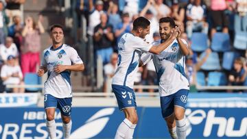 León celebra su gol ante el Osasuna.
