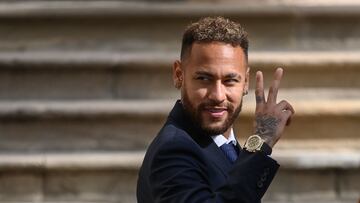 (FILES) In this file photo taken on October 18, 2022 Paris Saint-Germain's Brazilian forward Neymar gestures as he leaves after attending a hearing at the courthouse in Barcelona on October 18, 2022, on the second day of his trial. - Prosecutors in Spain dropped corruption and fraud charges on October 28, 2022 against football star Neymar and others accused in a trial over the Brazilian's 2013 move from Santos to Barcelona. (Photo by Josep LAGO / AFP)