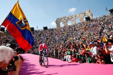 Richard Carapaz ya es un Grande del ciclismo. El ecuatoriano ha ganado la primera Gran Vuelta de su carrera deportiva tras subir a lo más alto del podio en el Giro de Italia 2019.