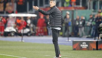 ROME, ITALY - MARCH 09: Imanol Alguacil of Real Sociedad gestures during the UEFA Europa League round of 16 leg one match between AS Roma and Real Sociedad at Stadio Olimpico on March 9, 2023 in Rome, Italy. (Photo by Carlo Hermann/DeFodi Images via Getty Images)