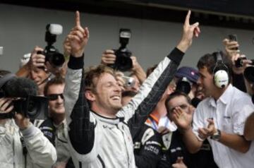 Jenson Button celebra su campeonato del mundo en el GP de Brasil en 2009.