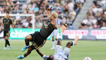 LOS ANGELES, CALIFORNIA - APRIL 19: David Mart�nez #30 of the Los Angeles Football Club and Jamar Ricketts #2 of the San Jose Earthquakes battle for the ball during the first half at BMO Stadium on April 19, 2026 in Los Angeles, California. Kevork Djansezian/Getty Images/AFP (Photo by KEVORK DJANSEZIAN / GETTY IMAGES NORTH AMERICA / Getty Images via AFP)