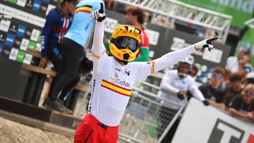 Ángel Suárez celebrando su 7º puesto en el Mundial de Andorra.