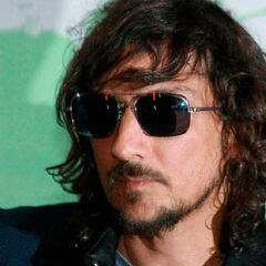 Suspenden cuenta de León Larregui en Twitter por incitar a no vacunarse contra el COVID-19