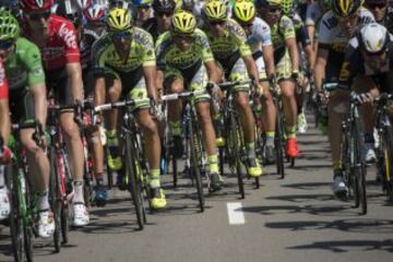 El equipo Tinkoff-Saxo que lidera Alberto Contador (centro) durante la contrarreloj de hoy.