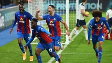 LONDON, ENGLAND - DECEMBER 13: Jeffrey Schlupp of Crystal Palace celebrates after scoring their team's first goal during the Premier League match between Crystal Palace and Tottenham Hotspur at Selhurst Park on December 13, 2020 in London, England.