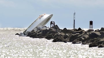 Imagen de la lancha motora en la que iba José Fernández y sus dos acompañantes sobre el rompeolas en Miami.