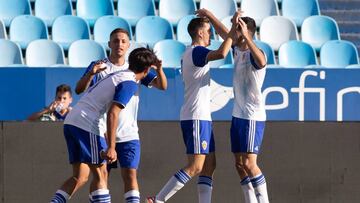 Los jugadores del Zaragoza celebran el gol de Borge.