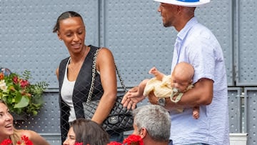 La atleta Ana Peleteiro y su chico, Benjamin Compaoré, junto a su hija Lúa durante el partido de Alcaraz en el Mutua Madrid Open en la Caja Mágica, a 28 de abril de 2023, en Madrid (España).
FAMOSOS;TENIS;ALCARAZ
José Oliva / Europa Press
28/04/2023