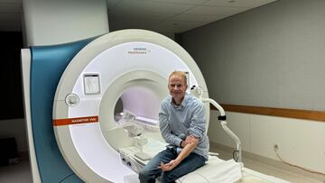 Un m¨¦dico detiene su c¨¢ncer cerebral al someterse a su propia terapia