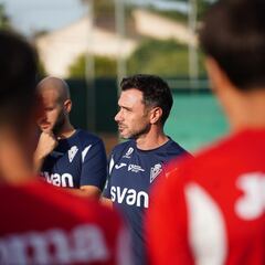 Goiria sale de la dirección deportiva; Colunga, al banquillo