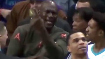 Michael Jordan se vuelve viral al propinarle una doble colleja a un jugador tras cometer esta pifia