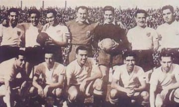 Mejor racha de triunfos de Colo Colo fue también de 5 triunfos consecutivos en dos períodos: 1941-1943 y 1950-1952. En la foto el equipo campeón invicto de 1941.