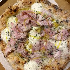 La pizzería con alma que ha conquistado el barrio de Chamberí: pizzas desde 9€ y helado de pistacho 6€