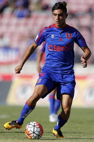 Su debut por la U fue el 30 de julio de 2014 en un partido de Copa Chile, en reemplazo de José Rojas. No tuvo continuidad y fue a préstamo primero a Temuco y ahora a Huachipato.