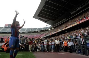 On June 25, 2007, Henry was presented as a Barcelona player.