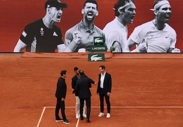 Roger Federer, Novak Djokovic y Andy Murray acompa?an a Rafa Nadal durante su homenaje.
