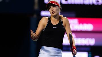 Eugenie Bouchard protesta durante su partido ante Bianca Andreescu en primera ronda de la Rogers Cup.