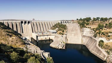 Construido en 1969 y con una capacidad de 3.162 hectómetros cúbicos de agua.