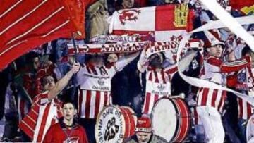 <b>EUFÓRICOS.</b> La afi ción del Zamora desborda ilusión ante el reto de ascender a la Segunda