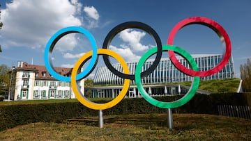 Los anillos olímpicos fuera de las oficinas del COI en Lausana, Suiza.
